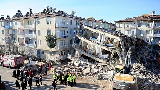 Elazığ'da depreminde 14 kişinin öldüğü Dilek Sitesi ile ilgili 23 şüpheli hakkında dava açıldı