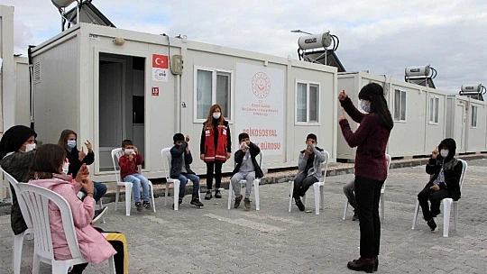 Elazığ'da depremzede çocuklardan,  İzmirli akranlarına 'sessiz' destek