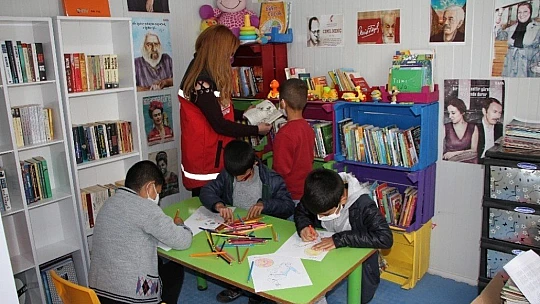 Elazığ'da depremzede çocuklardan,  İzmirli akranlarına 'sessiz' destek