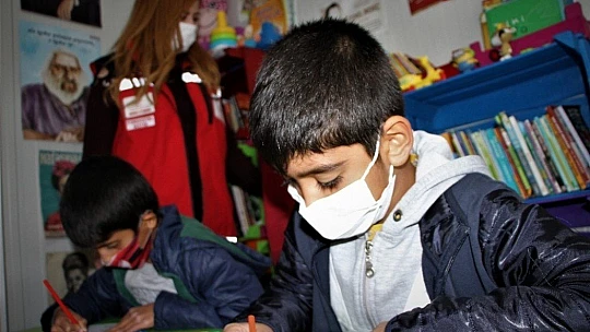 Elazığ'da depremzede çocuklardan,  İzmirli akranlarına 'sessiz' destek