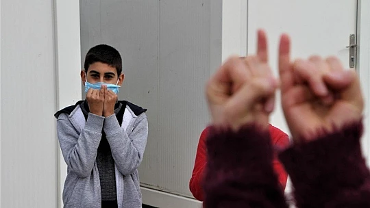 Elazığ'da depremzede çocuklardan,  İzmirli akranlarına 'sessiz' destek