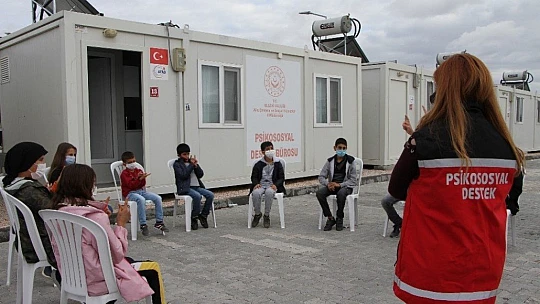 Elazığ'da depremzede çocuklardan,  İzmirli akranlarına 'sessiz' destek