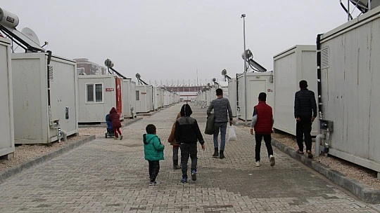 Elazığ'da depremzedeler: 'Biz daha devletten ne isteyelim'