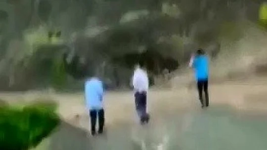 Elazığ'da dere taştı, köy yolu çöktü