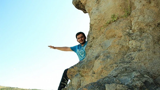 Elazığ'da dikkat çeken 'Delikli Kaya'
