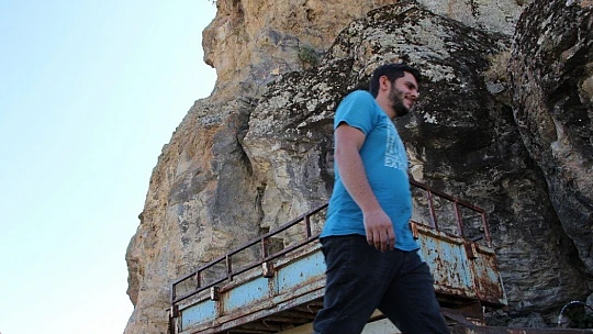 Elazığ'da dikkat çeken 'Delikli Kaya'