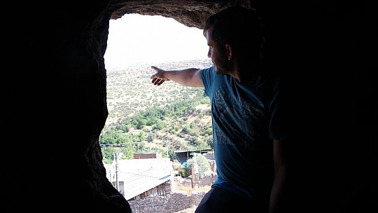 Elazığ'da dikkat çeken 'Delikli Kaya'