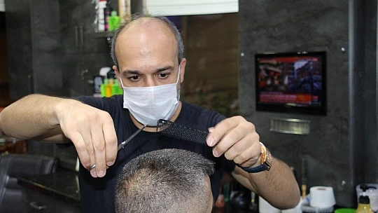 Elazığ'da enkazdan 1,5 saat sonra çıkartılan depremzede: 'İzmir'de olmak ve  yardım etmek istedim'