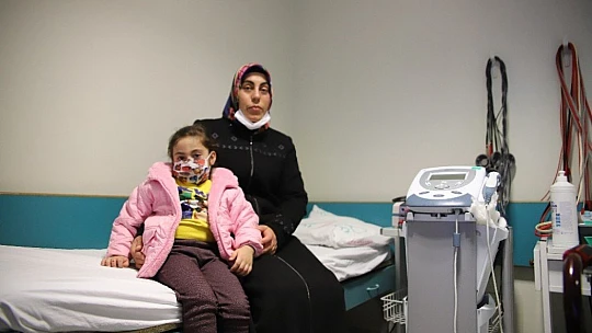 Elazığ'da enkazdan 28 saat sonra kurtulan anne Ayşe ve Yüsra Bebek, depremin izleriyle yaşıyor