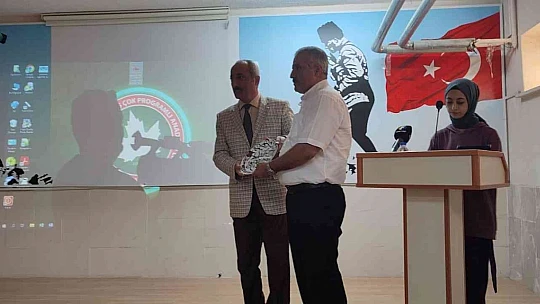 Elazığ'da erteleme, üşenme, vazgeçme konulu konferans verildi