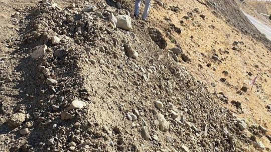 Elazığ'da etrafa saçılan kemikler toplanıp kefenlendikten sonra yeniden defnedildi