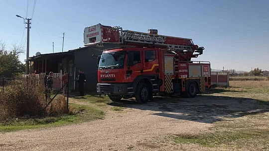 Elazığ'da ev yangını: 1 kişi dumandan etkilendi