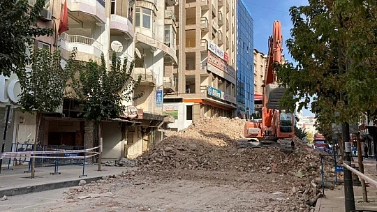Gazi Caddesi, yıkım çalışması nedeniyle kısmen kapatıldı