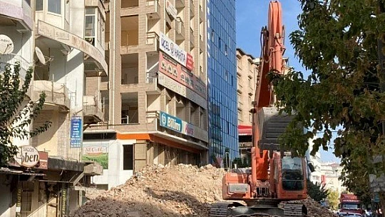 Gazi Caddesi, yıkım çalışması nedeniyle kısmen kapatıldı