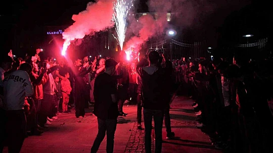Elazığ'da geleneksel '23. sahur halayı' renkli görüntülere sahne oldu