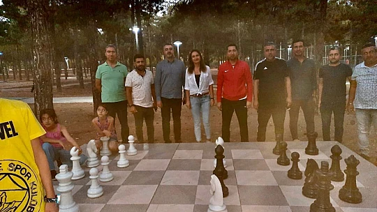 Elazığ'da geleneksel 'Sokakta Satranç Var' etkinliği yapıldı