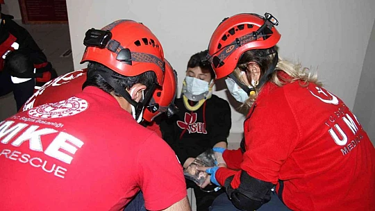 Elazığ'da gerçeği aratmayan deprem ve yangın tatbikatı: 500 kişi katıldı