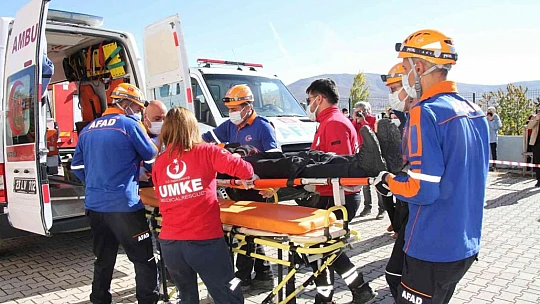 Elazığ'da gerçeği aratmayan deprem ve yangın tatbikatı: 500 kişi katıldı