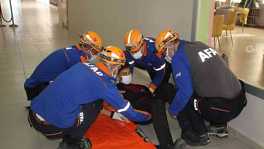 Elazığ'da gerçeği aratmayan deprem ve yangın tatbikatı: 500 kişi katıldı