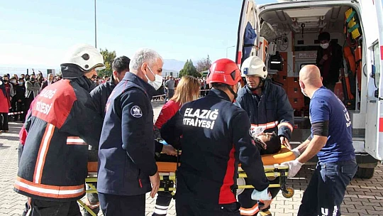 Elazığ'da gerçeği aratmayan deprem ve yangın tatbikatı: 500 kişi katıldı