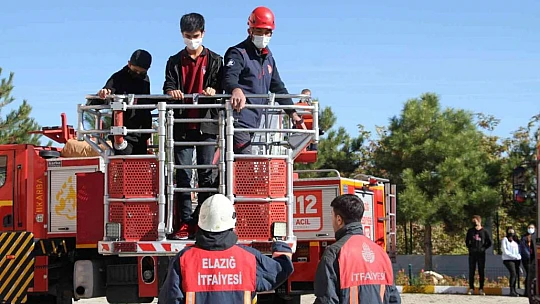 Elazığ'da gerçeği aratmayan deprem ve yangın tatbikatı: 500 kişi katıldı