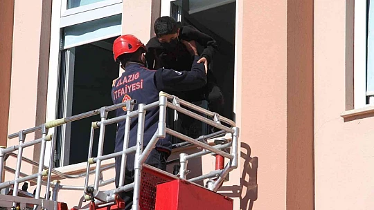 Elazığ'da gerçeği aratmayan deprem ve yangın tatbikatı: 500 kişi katıldı