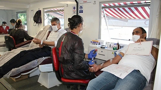 Gönüllü din görevlileri kan bağışında bulundu
