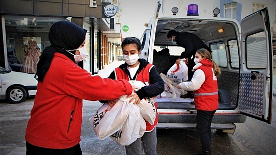 Elazığ'da gönüllüler dezavantajlı ailelere ekmek ulaştırdı