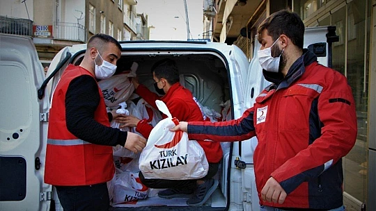 Elazığ'da gönüllüler dezavantajlı ailelere ekmek ulaştırdı