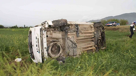 Elazığ'da hafif ticari araç şarampole uçtu: 8 yaralı