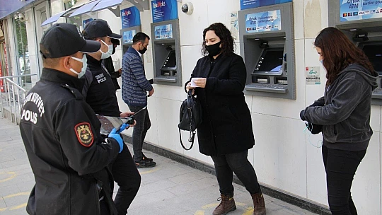 Elazığ'da hafta içi yoğunluk olan caddeler, kısıtlamayla sessizliğe büründü