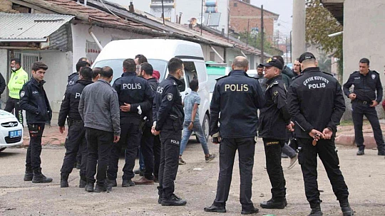 Elazığ'da iki aile arasında silahlı, kılıçlı, bijonlu kavga: 3 yaralı