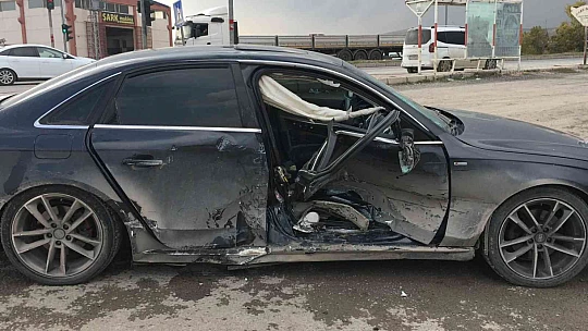Elazığ'da iki araç çarpıştı: 5 yaralı