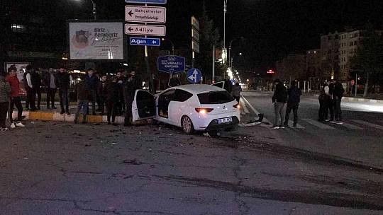 Elazığ'da iki otomobil çarpıştı: 1 yaralı