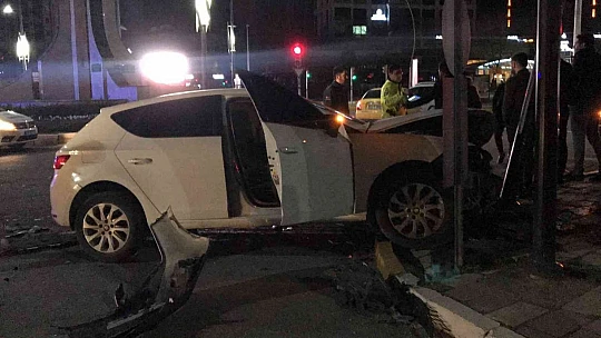 Elazığ'da iki otomobil çarpıştı: 1 yaralı