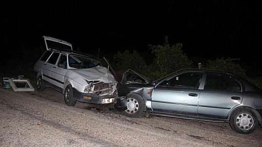 Elazığ'da iki otomobil kafa kafaya çarpıştı: 5 yaralı
