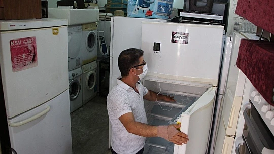 İkinci el eşyacı ve spotçular, öğrencileri bekliyor