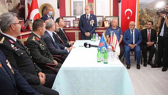 Elazığ'da il protokolü, gazilerle bir araya geldi