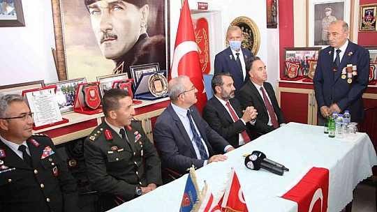 Elazığ'da il protokolü, gazilerle bir araya geldi