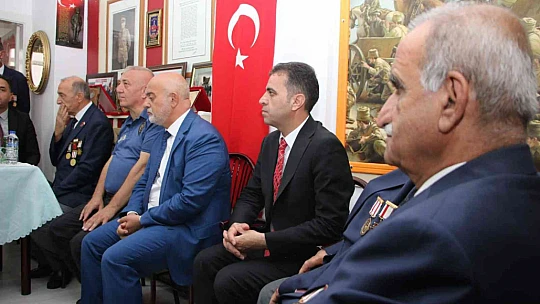 Elazığ'da il protokolü, gazilerle bir araya geldi