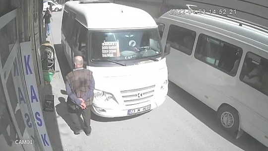 Elazığ'da ilginç kaza kameralara yansıdı