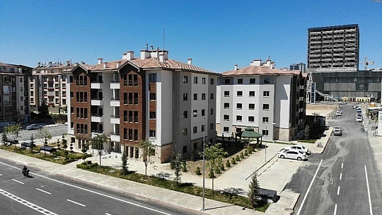 Elazığ'da deprem konutları hak sahiplerine teslim edilmeye başladı