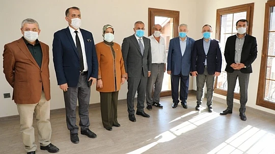 Elazığ'da deprem konutları hak sahiplerine teslim edilmeye başladı