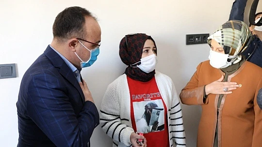 Elazığ'da deprem konutları hak sahiplerine teslim edilmeye başladı