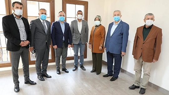 Elazığ'da deprem konutları hak sahiplerine teslim edilmeye başladı