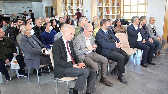 Elazığ'da ilk defa düzenlenen kitap müzayedesinin geliri, okul kütüphanesine harcanacak
