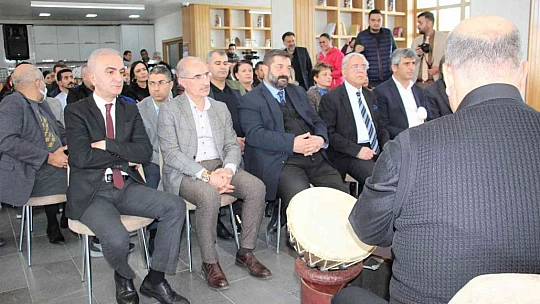 Elazığ'da ilk defa düzenlenen kitap müzayedesinin geliri, okul kütüphanesine harcanacak