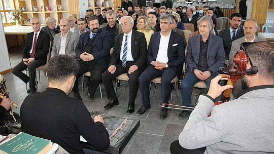 Elazığ'da ilk defa düzenlenen kitap müzayedesinin geliri, okul kütüphanesine harcanacak