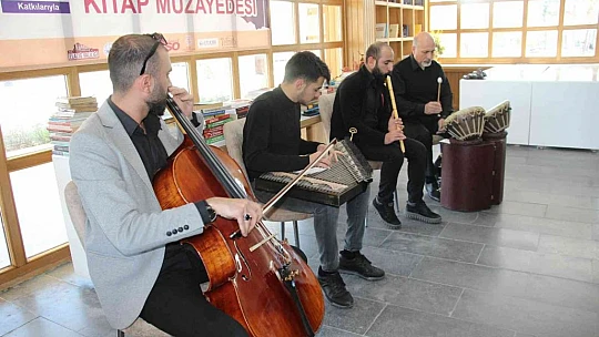 Elazığ'da ilk defa düzenlenen kitap müzayedesinin geliri, okul kütüphanesine harcanacak