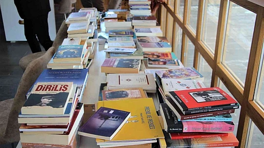 Elazığ'da ilk defa düzenlenen kitap müzayedesinin geliri, okul kütüphanesine harcanacak